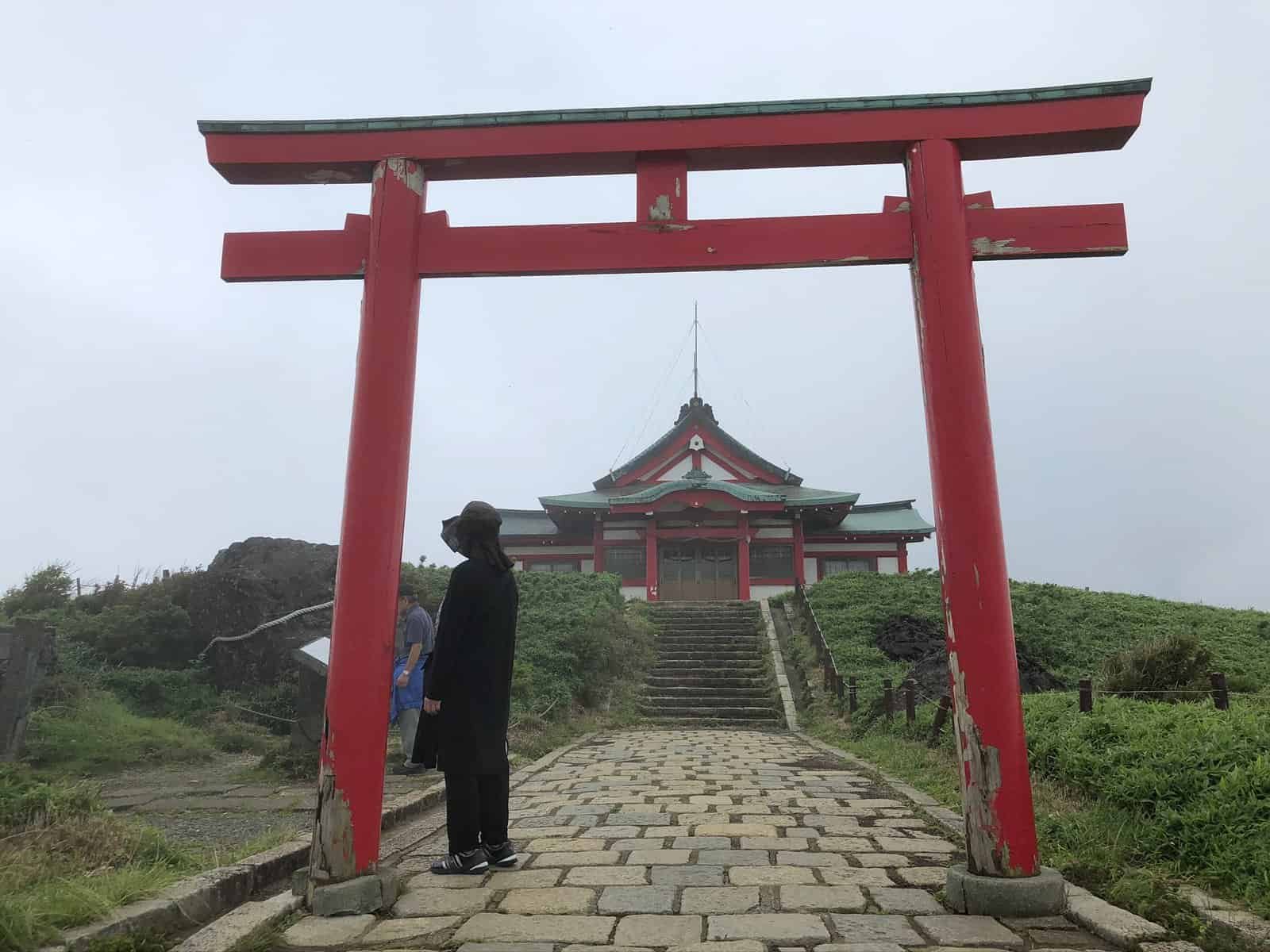 What you can see on a low visibility day at Hakone Motomiya Shrine