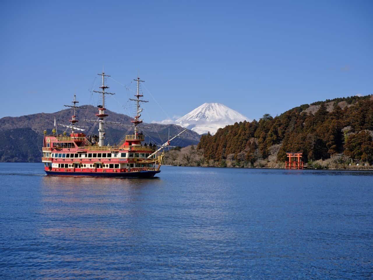 Mt. Fuji view from Lake Ashi with photo by Pexels